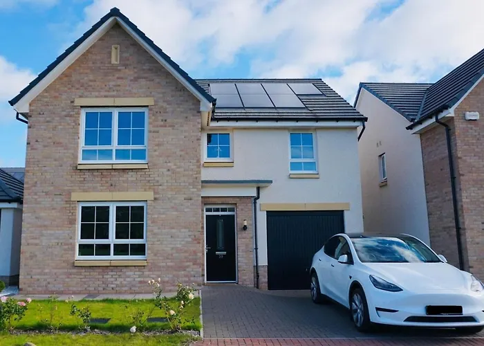 En-suite Double Bedroom With Pentland Hill View *