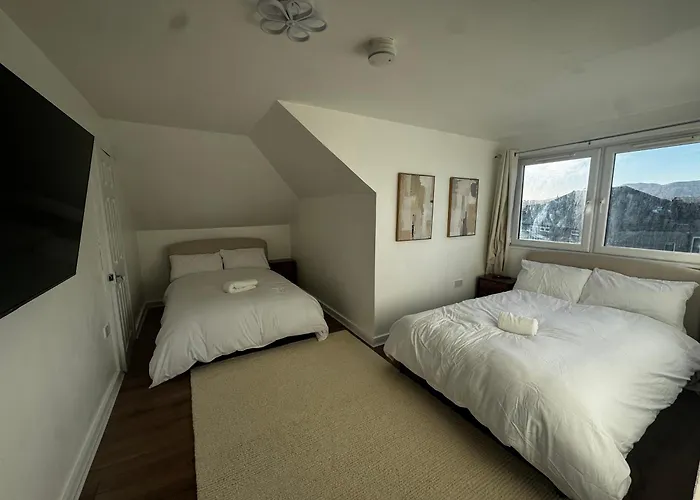 4br Near Airport & Centre Free Parking * Edynburg