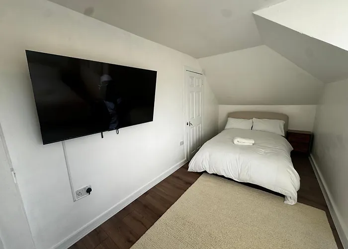 דירה 4br Near Airport & Centre Free Parking אדינבורו