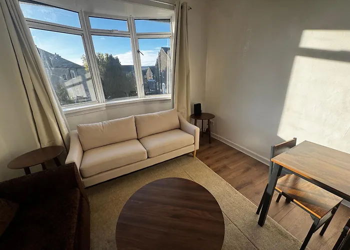 דירה 4br Near Airport & Centre Free Parking *