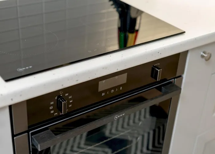 Pass The Keys Spacious Bright Modern Flat Edinburgh