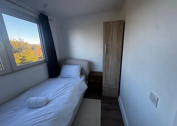 4br Near Airport & Centre Free Parking אדינבורו