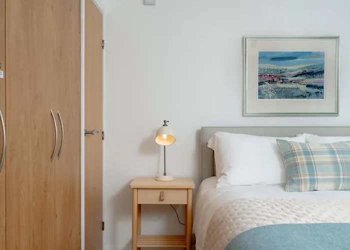 Pass The Keys Spacious Bright Modern Flat * Edinburgh