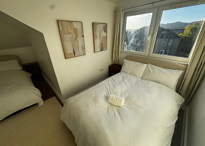 4br Near Airport & Centre Free Parking