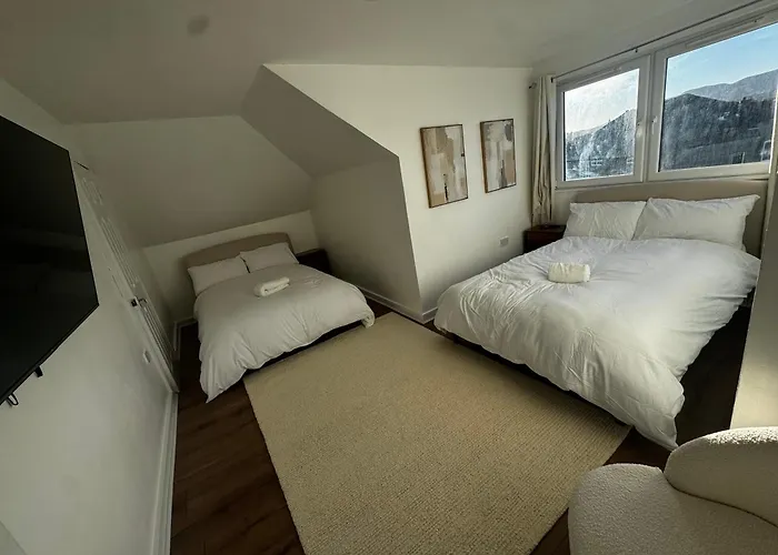 4br Near Airport & Centre Free Parking