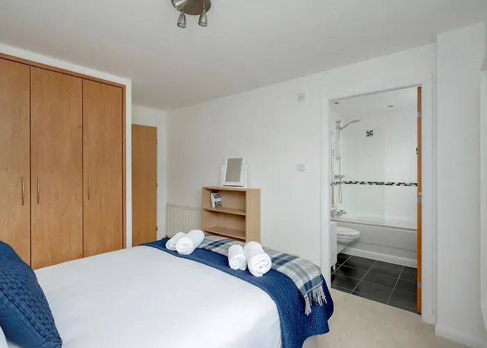 Pass The Keys Spacious Bright Modern Flat * Edinburgh