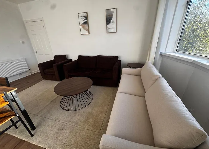 4br Near Airport & Centre Free Parking אדינבורו