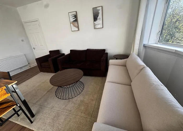 4br Near Airport & Centre Free Parking Apartament *