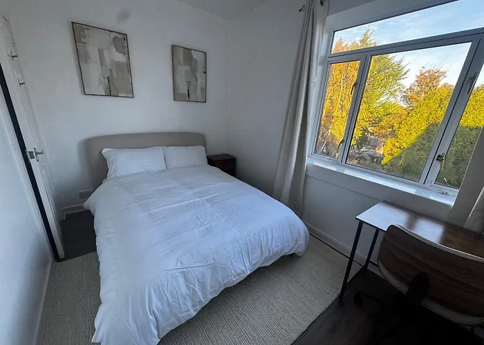 4br Near Airport & Centre Free Parking * אדינבורו