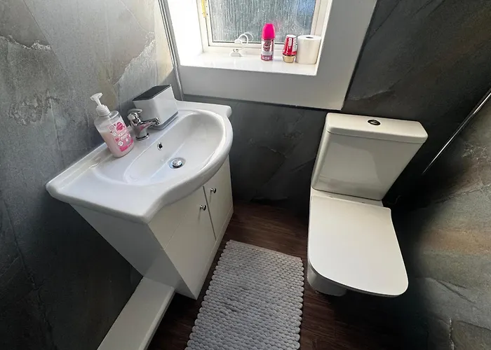 4br Near Airport & Centre Free Parking * Edynburg