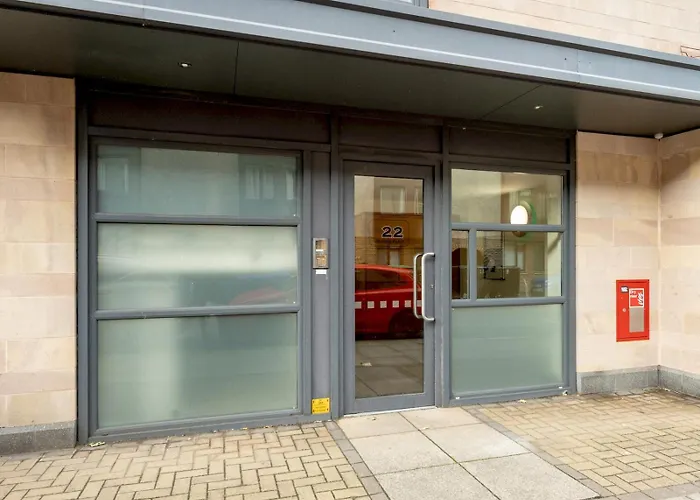 Pass The Keys Spacious Bright Modern Flat * Edinburgh