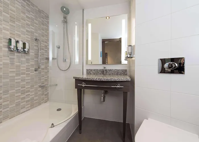 Hampton By Hilton West End 3*