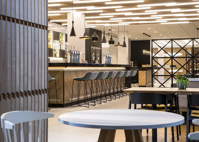 Courtyard By Marriott West Hotel 4*