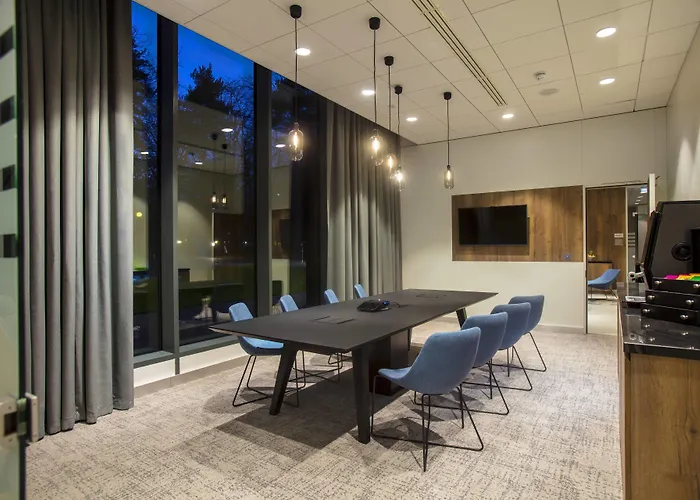 Courtyard By Marriott West Hotel 4*