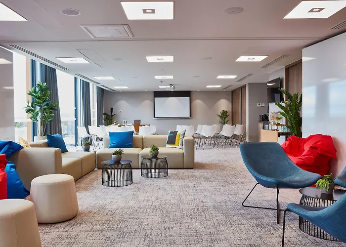 Courtyard By Marriott West