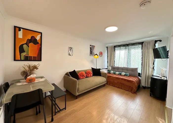 Stylish One Bedroom דירה אדינבורו