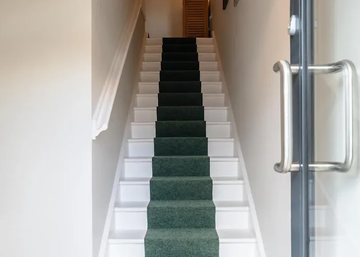 Apartament Stunning Upper In The City! *