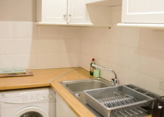 Elm Row Spacious And דירה *