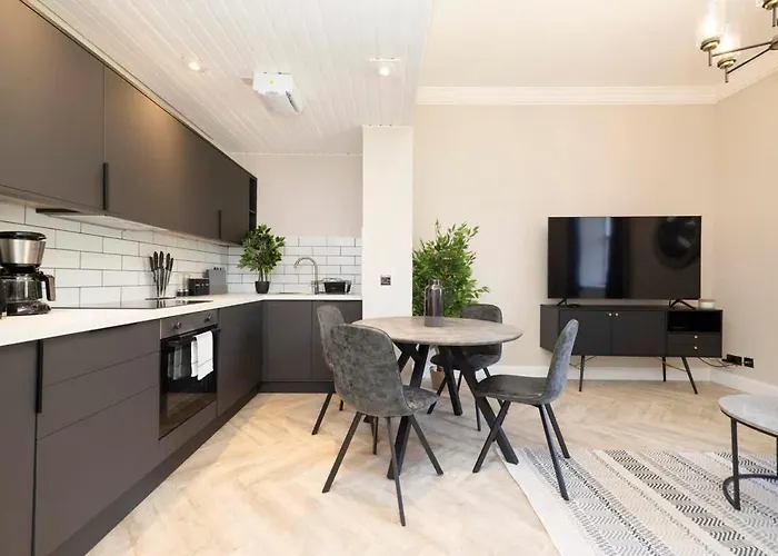 1 Bed In Heart Of Old Town With Castle Views