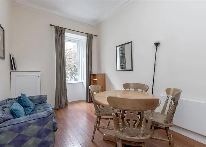 Apartamento 3 Bedrooms Flat In New Town , Lothian Road *