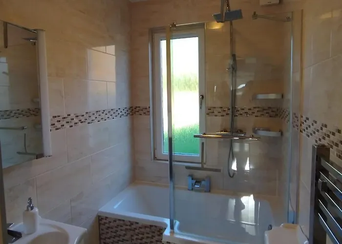 Lovely Place At Stenhouse Apartment