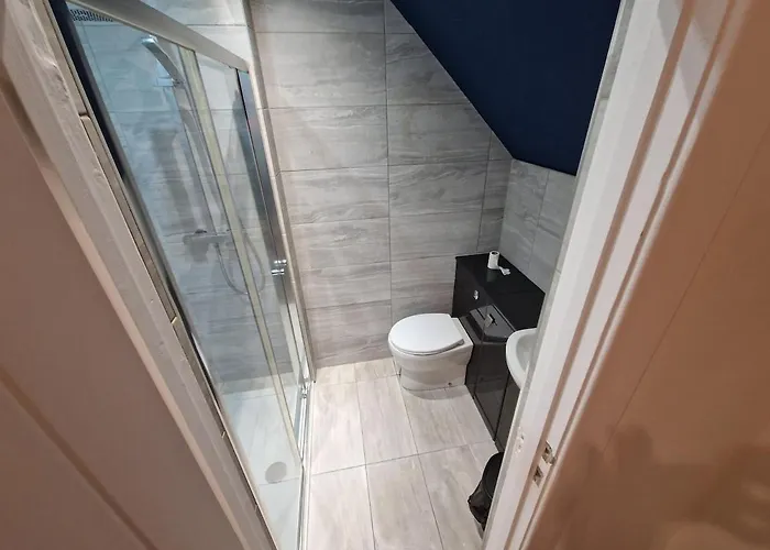 West Luxury 5 Bedroom 公寓