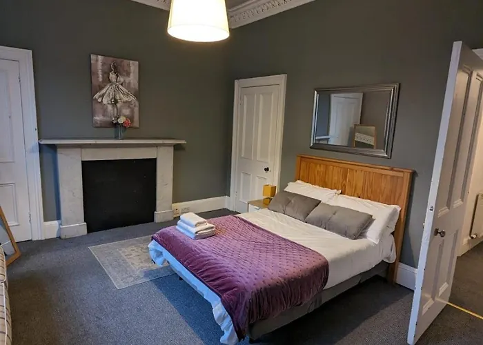 Lovely Festival Flat דירה אדינבורו