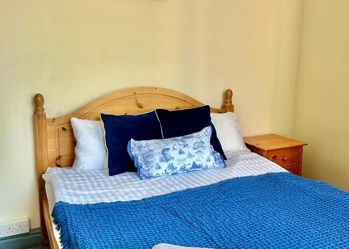 Charming 4 Bdrm Beside The Royal Mile
