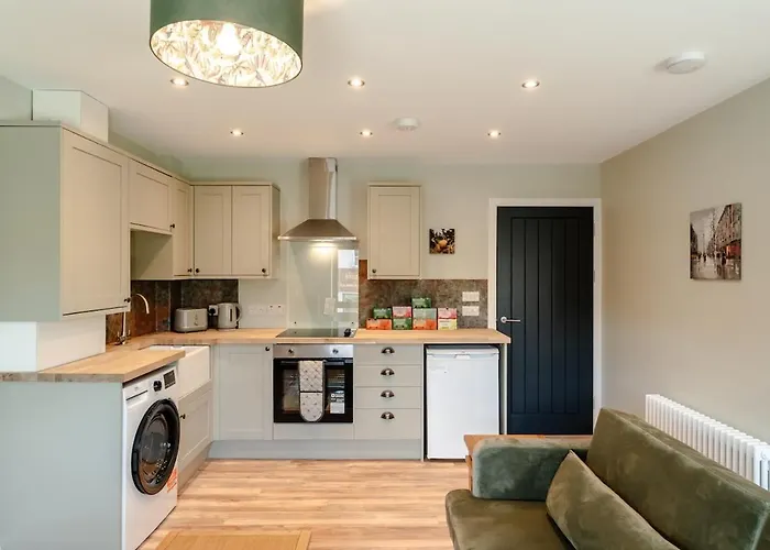 Stunning Upper In The City! Apartament *