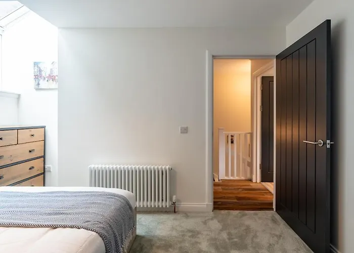 Apartament Stunning Upper In The City!