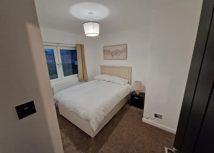 West Luxury 5 Bedroom Apartament