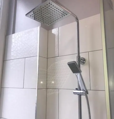 דירה Elm Row Spacious And