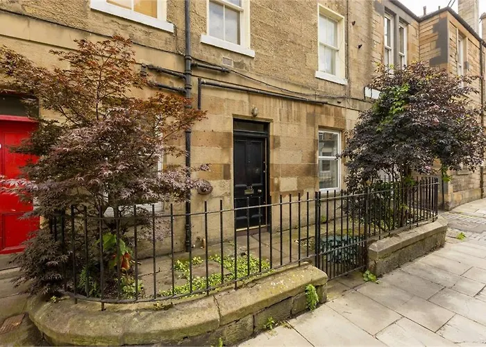 3 Bedrooms Flat In New Town , Lothian Road Edimburgo