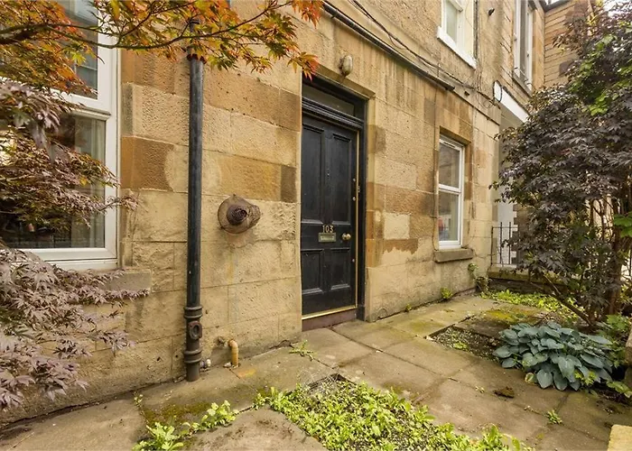 3 Bedrooms Flat In New Town , Lothian Road