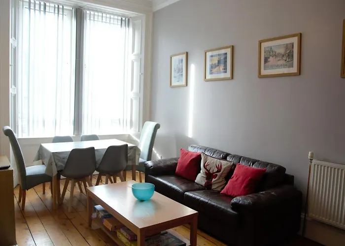 Elm Row Spacious And דירה *