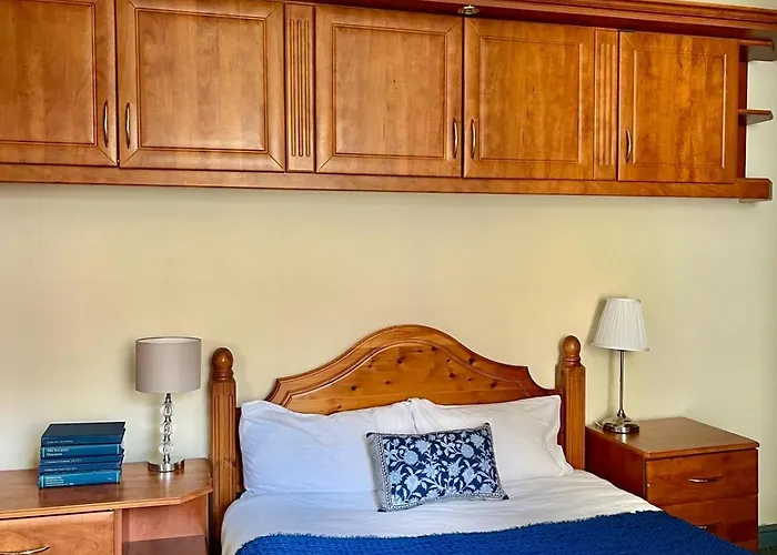 Charming 4 Bdrm Beside The Royal Mile *