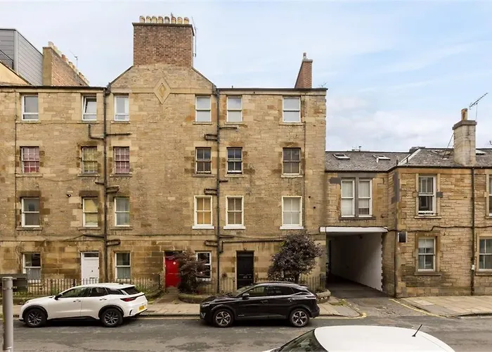 3 Bedrooms Flat In New Town , Lothian Road Appartement *
