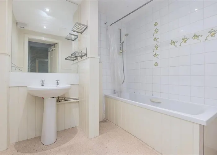 Appartement 3 Bedrooms Flat In New Town , Lothian Road *