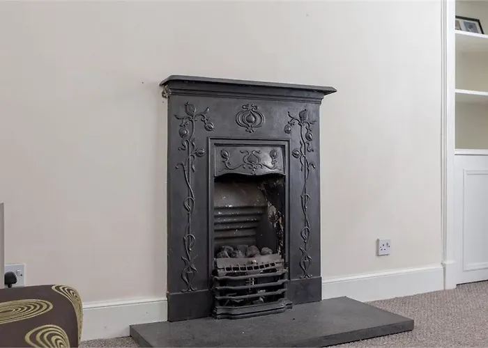 3 Bedrooms Flat In New Town , Lothian Road