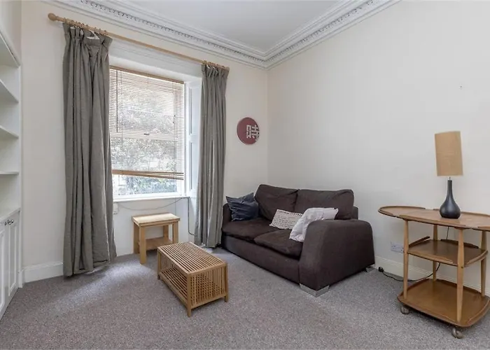 3 Bedrooms Flat In New Town , Lothian Road *
