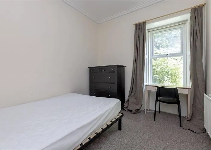3 Bedrooms Flat In New Town , Lothian Road * Edimburgo