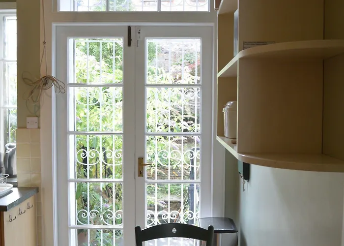 Traditional Georgian Flat In New Town *