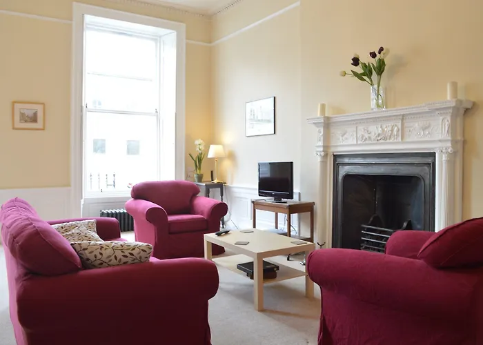 Traditional Georgian Flat In New Town דירה אדינבורו