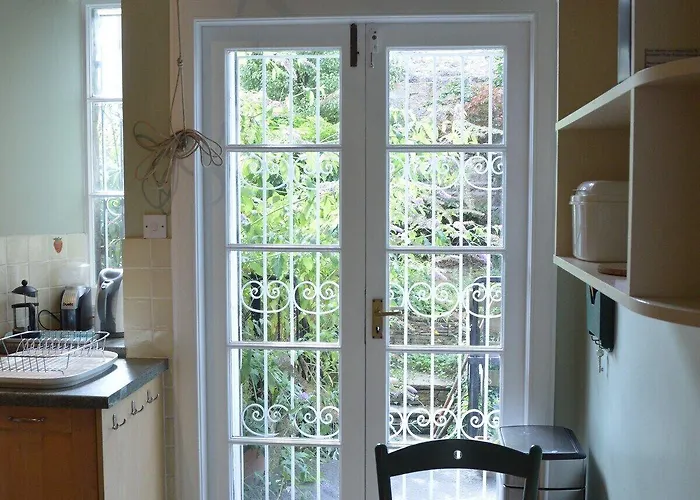 Traditional Georgian Flat In New Town דירה *