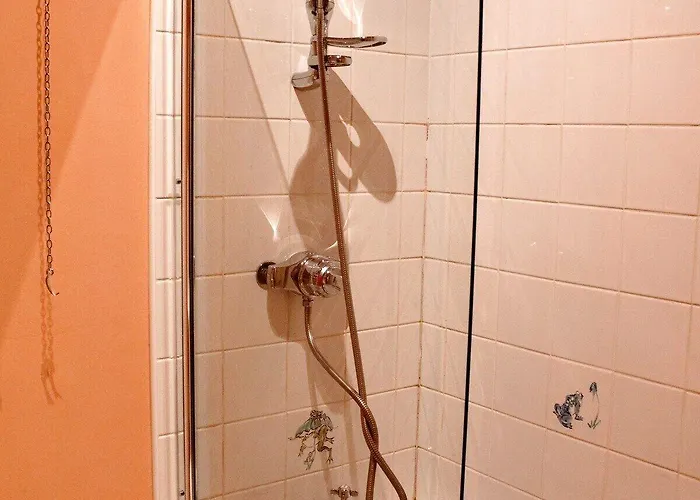 Traditional Georgian Flat In New Town דירה *