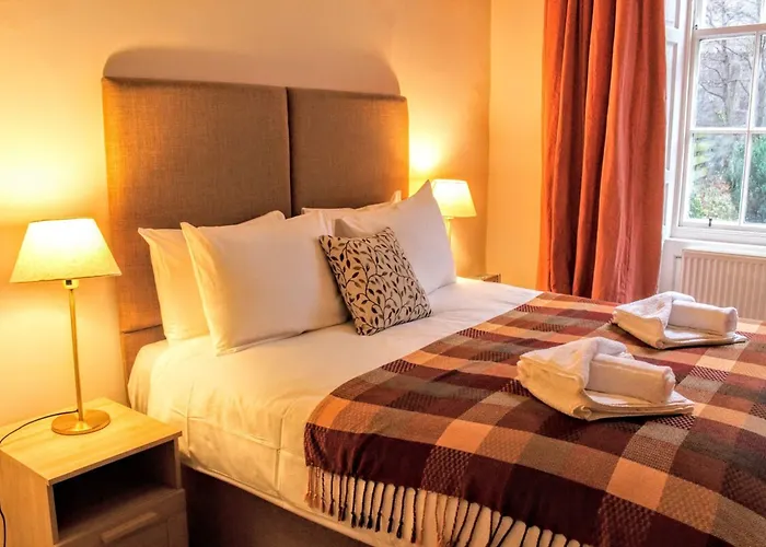 Traditional Georgian Flat In New Town דירה אדינבורו