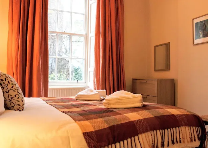 Traditional Georgian Flat In New Town *