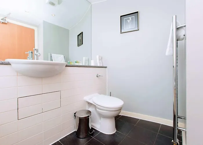 Bright And Stylish - Old Town דירה אדינבורו