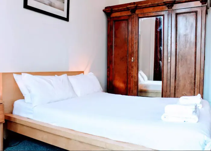 Traditional Oer The Meadows Apartment