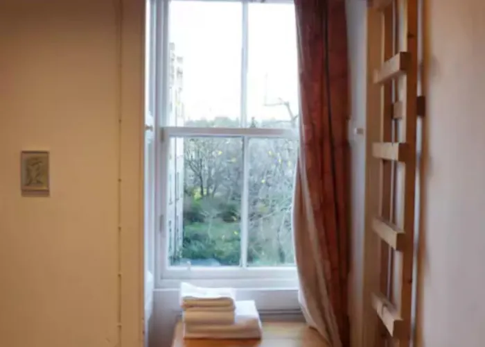 Traditional Oer The Meadows * Edinburgh